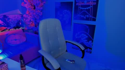 Mary online show from September 9, 9:15 pm