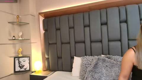 maryhawkey online show from February 4, 11:58 am