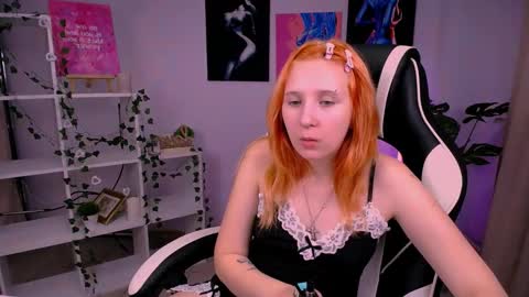 Snapshot of marylanee chatting on October 8, 3:45 am Mary online show from October 8, 3:45 am