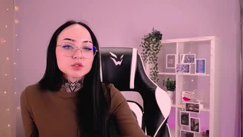 Snapshot of marylanee chatting on October 17, 8:18 am Mary online show from October 17, 8:18 am
