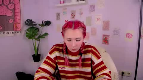 Snapshot of marylanee chatting on October 23, 9:55 am Mary online show from October 23, 9:55 am
