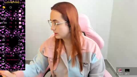 Snapshot of maryluna95 chatting on February 17, 7:55 pm Dulce Maria online show from February 17, 7:55 pm
