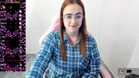 Snapshot of maryluna95 chatting on March 5, 2:03 am Dulce Maria online show from March 5, 2:03 am