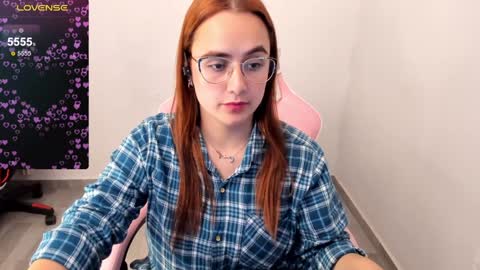 Snapshot of maryluna95 chatting on January 6, 3:20 am Dulce Maria online show from January 6, 3:20 am