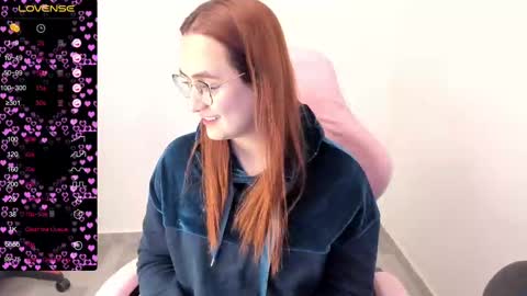 Snapshot of maryluna95 chatting on February 26, 4:19 am Dulce Maria online show from February 26, 4:19 am