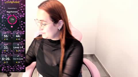Snapshot of maryluna95 chatting on January 29, 6:43 am Dulce Maria online show from January 29, 6:43 am
