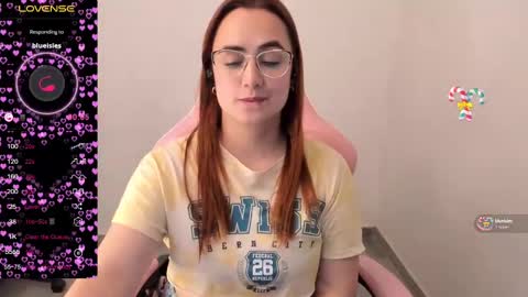 Snapshot of maryluna95 chatting on February 27, 2:14 am Dulce Maria online show from February 27, 2:14 am