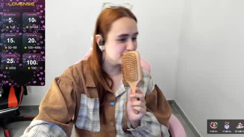 Snapshot of maryluna95 chatting on January 4, 1:31 am Dulce Maria online show from January 4, 1:31 am