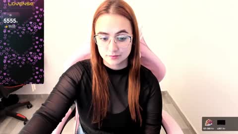 Snapshot of maryluna95 chatting on January 29, 12:22 am Dulce Maria online show from January 29, 12:22 am