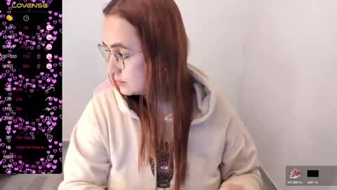 Snapshot of maryluna95 chatting on February 19, 2:44 am Dulce Maria online show from February 19, 2:44 am