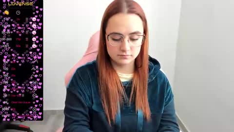 Snapshot of maryluna95 chatting on February 25, 6:55 pm Dulce Maria online show from February 25, 6:55 pm