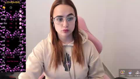 Snapshot of maryluna95 chatting on March 4, 3:44 am Dulce Maria online show from March 4, 3:44 am