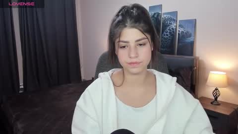 Mary online show from December 3, 4:00 pm