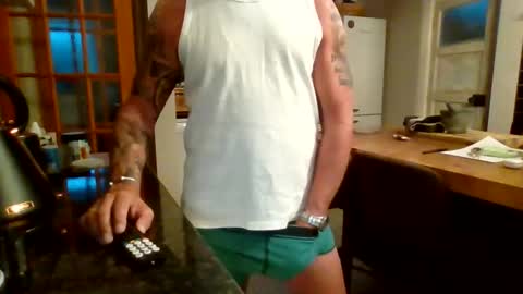 Masked Masturbation Couple online show from October 9, 6:19 am