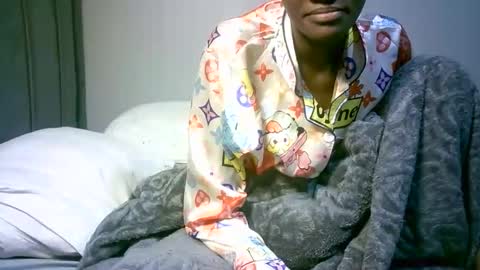 Snapshot of maskgang001 chatting on October 12, 5:22 am maskgang001 online show from October 12, 5:22 am