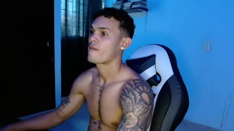 master_black777 online show from April 15, 9:59 pm