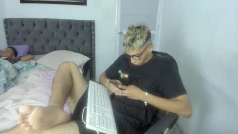 Snapshot of master_boy28 chatting on March 1, 6:11 pm master_boy28 online show from March 1, 6:11 pm