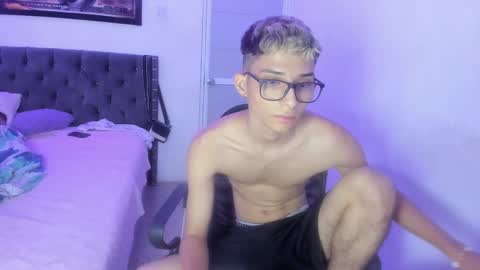 Snapshot of master_boy28 chatting on February 26, 4:52 am master_boy28 online show from February 26, 4:52 am