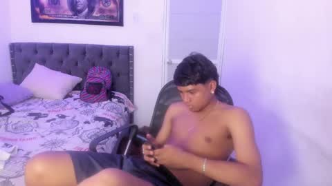 Snapshot of master_boy28 chatting on March 4, 4:27 am master_boy28 online show from March 4, 4:27 am