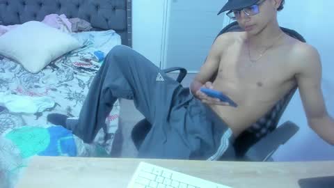 Snapshot of master_boy28 chatting on March 7, 6:57 am master_boy28 online show from March 7, 6:57 am