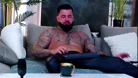 Snapshot of masterkingofmuscle chatting on October 11, 7:46 am masterkingofmuscle online show from October 11, 7:46 am
