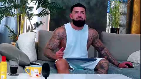 Snapshot of masterkingofmuscle chatting on October 9, 11:26 am masterkingofmuscle online show from October 9, 11:26 am