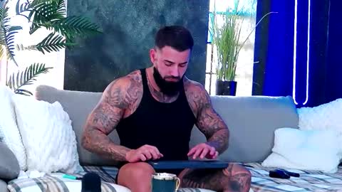 Snapshot of masterkingofmuscle chatting on September 24, 7:15 am masterkingofmuscle online show from September 24, 7:15 am