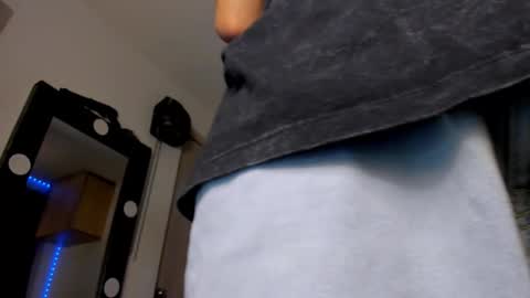 Snapshot of mateo_escobar chatting on September 23, 1:21 am mateo_escobar online show from September 23, 1:21 am