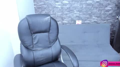 Mathew Independent model online show from September 28, 7:56 pm