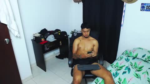 Snapshot of matias_bianco01 chatting on January 5, 10:29 pm matias online show from January 5, 10:29 pm