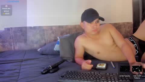 Snapshot of mattcoom chatting on December 17, 12:11 pm Matt Coom Independent model online show from December 17, 12:11 pm