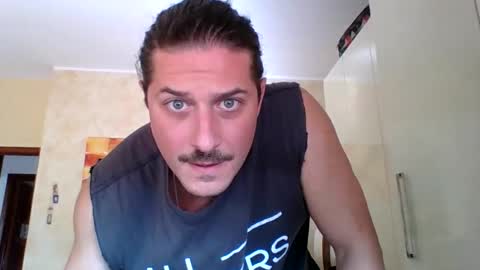 Snapshot of matteushh87 chatting on October 20, 11:37 am matteushh87 online show from October 20, 11:37 am