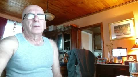 Maurice online show from February 15, 9:04 pm