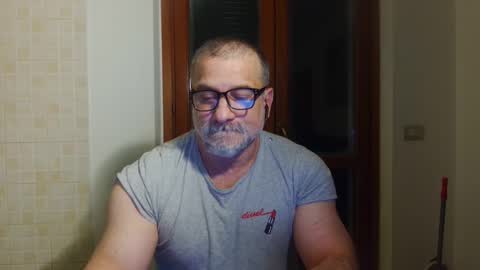 mauro1971 online show from April 14, 12:03 am