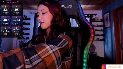 Hilary online show from February 3, 9:29 pm