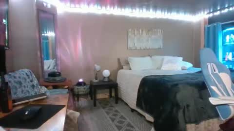 mavismable online show from February 5, 7:01 am