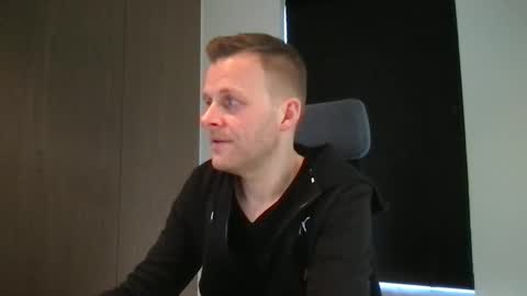 Max take off clothes online show from February 27, 9:40 am