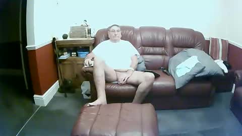 Snapshot of maxi_johnes chatting on October 13, 10:45 pm MAX online show from October 13, 10:45 pm
