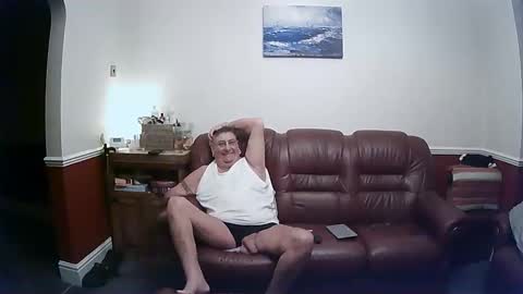 Snapshot of maxi_johnes chatting on February 6, 10:32 pm MAX online show from February 6, 10:32 pm