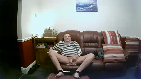 Snapshot of maxi_johnes chatting on March 1, 1:21 am MAX online show from March 1, 1:21 am