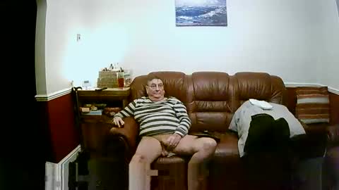 Snapshot of maxi_johnes chatting on February 27, 12:57 am MAX online show from February 27, 12:57 am