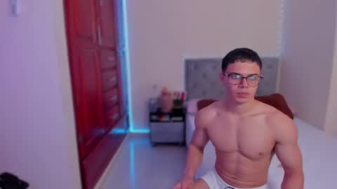 Snapshot of maxiimus__ chatting on December 6, 4:44 pm Maximus online show from December 6, 4:44 pm
