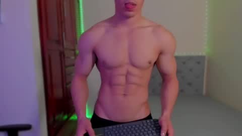 Snapshot of maxiimus__ chatting on December 17, 2:12 am Maximus online show from December 17, 2:12 am