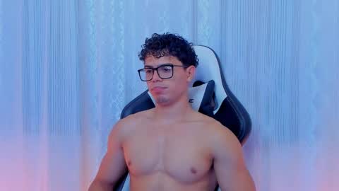 Snapshot of maxiimus__ chatting on October 9, 5:57 am Maximus online show from October 9, 5:57 am