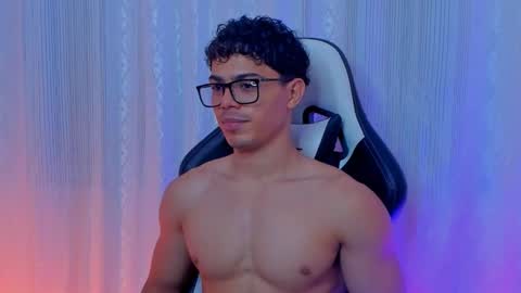 Snapshot of maxiimus__ chatting on September 30, 11:04 pm Maximus online show from September 30, 11:04 pm