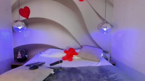 Snapshot of maxim_walker chatting on February 18, 6:04 am maxim online show from February 18, 6:04 am