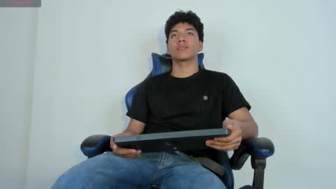 Maximiliano online show from March 22, 7:40 pm