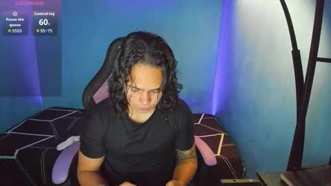 maximiliano_scoott_ online show from October 15, 7:04 pm