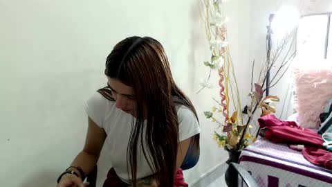 Snapshot of maxinesex_ chatting on February 22, 3:14 pm maxinesex_ online show from February 22, 3:14 pm