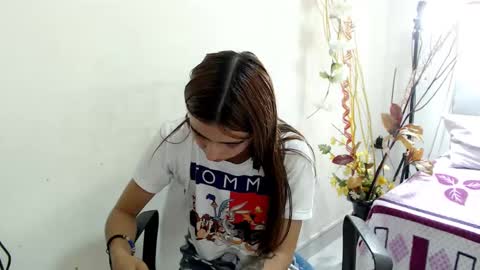 Snapshot of maxinesex_ chatting on February 21, 6:04 pm maxinesex_ online show from February 21, 6:04 pm